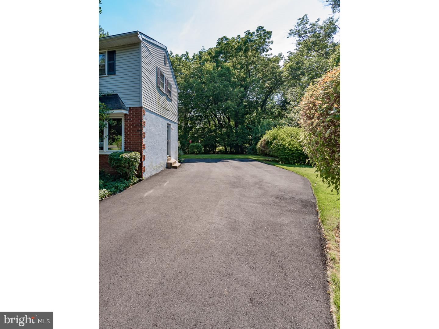 25 Lower Hilltop Road Yardley, PA 19067 - Photo 3 of 25