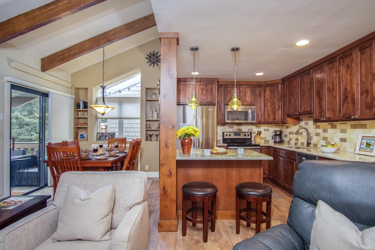 340 River Street West, Unit 140 Ketchum, ID 83340 - Photo 3 of 17 Dining & Kitchen with Island