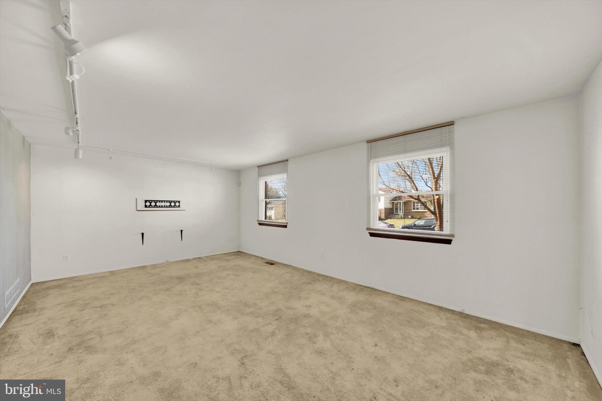 4017 Winlee Road Randallstown, MD 21133 - Photo 3 of 26 Living Room