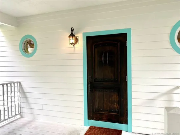 a view of a entryway