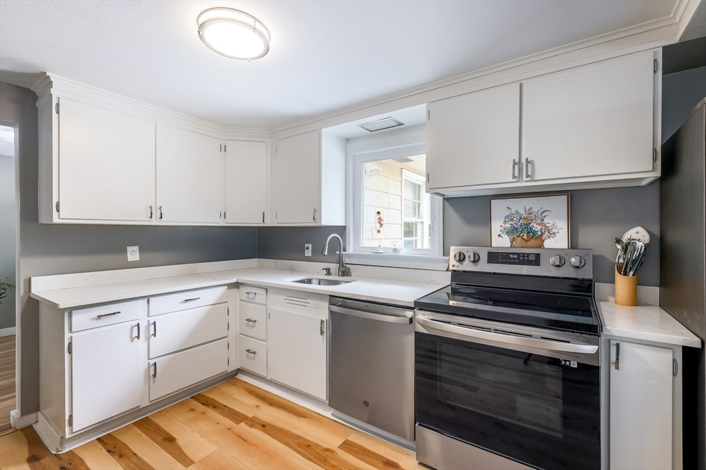 12 Lilian Rd Extension Framingham, MA 01701 - Photo 11 of 32