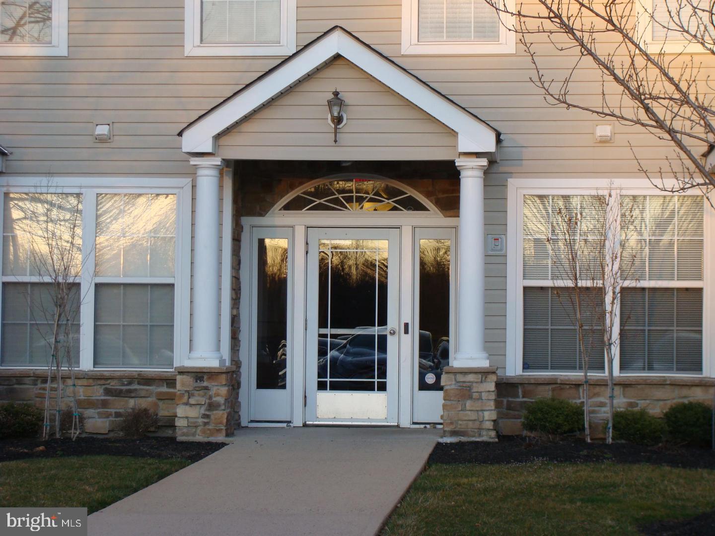 52 Kyle Way Ewing, NJ 08628 - Photo 3 of 27