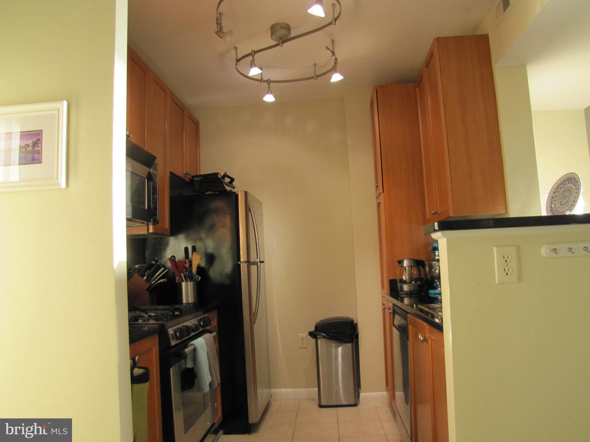 851 North Glebe Road, Unit 1402 Arlington, VA 22203 - Photo 3 of 24