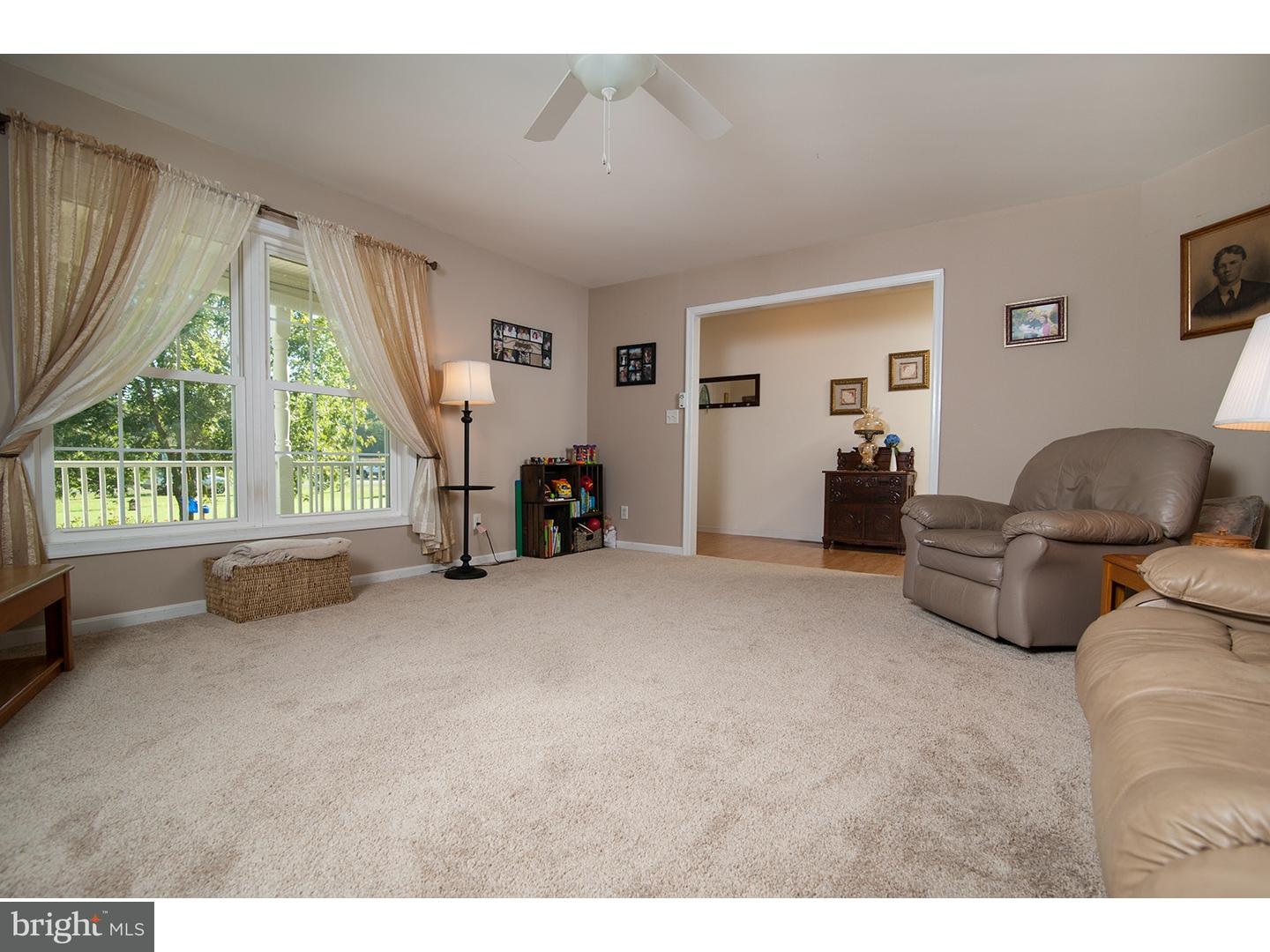 10286 Greentop Road Lincoln, DE 19960 - Photo 5 of 24 Living Room