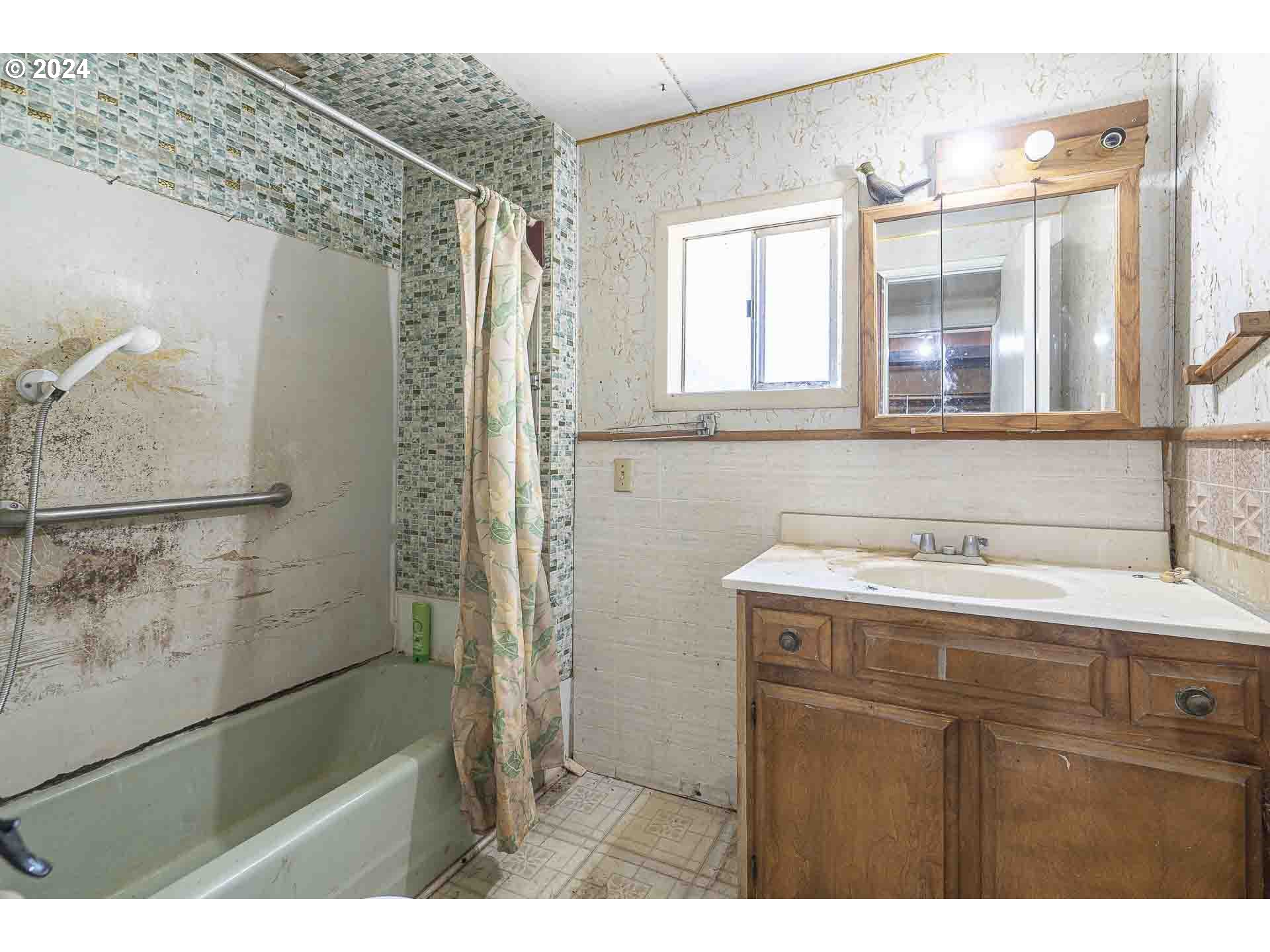 8820 Parker Road Independence, OR 97351 - Photo 16 of 41