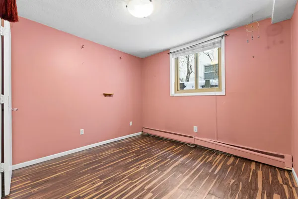 $1,250 | 520 Ridgewood Avenue, Unit 4, Minneapolis, MN 55403