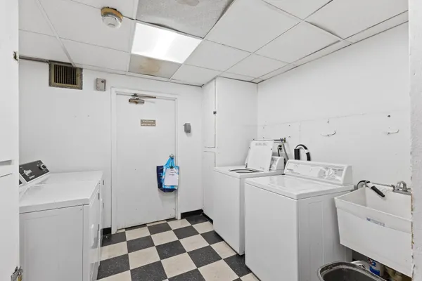 $1,250 | 520 Ridgewood Avenue, Unit 4, Minneapolis, MN 55403