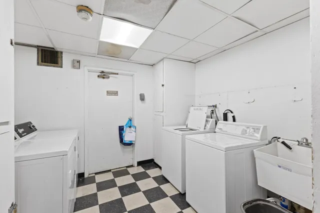 $1,250 | 520 Ridgewood Avenue, Unit 4, Minneapolis, MN 55403