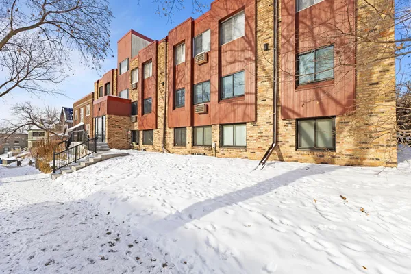 $1,250 | 520 Ridgewood Avenue, Unit 4, Minneapolis, MN 55403