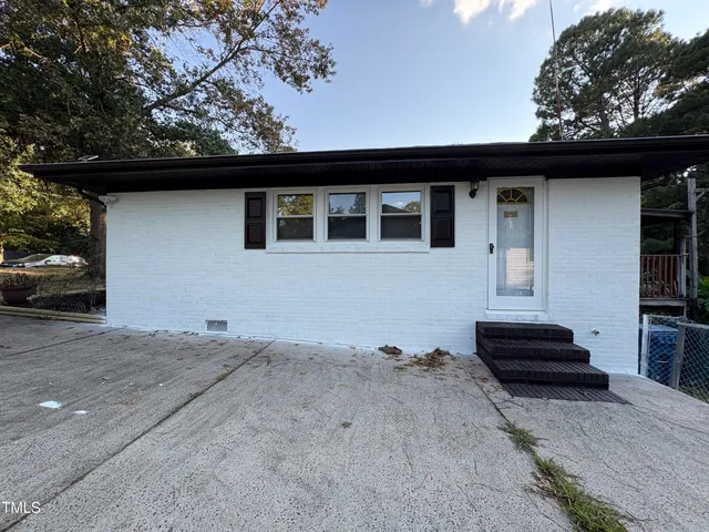 $309,990 | 806 Lindley Drive, Durham, NC 27703