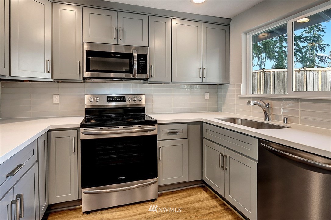 25 217th Place Southwest Bothell, WA 98021 - Photo 3 of 22