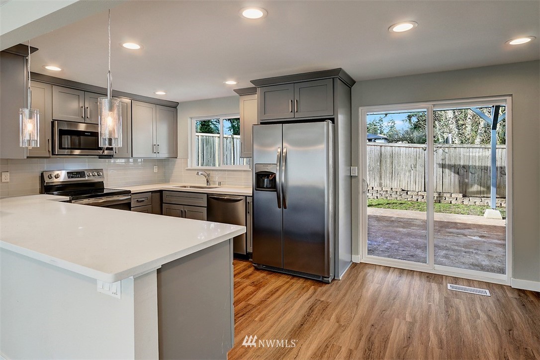 25 217th Place Southwest Bothell, WA 98021 - Photo 4 of 22