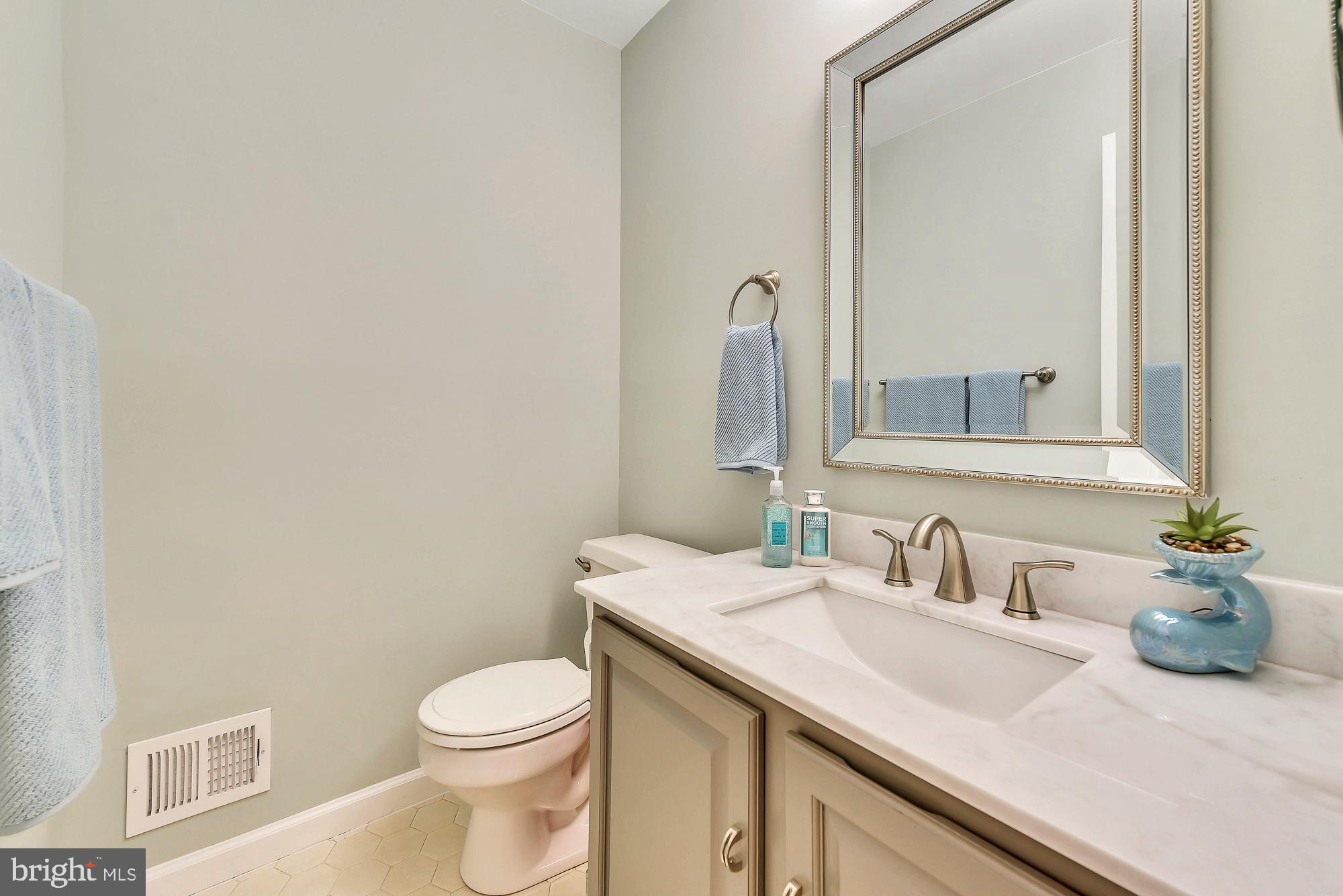 5138 Durham Road East Columbia, MD 21044 - Photo 14 of 48 Main level powder room