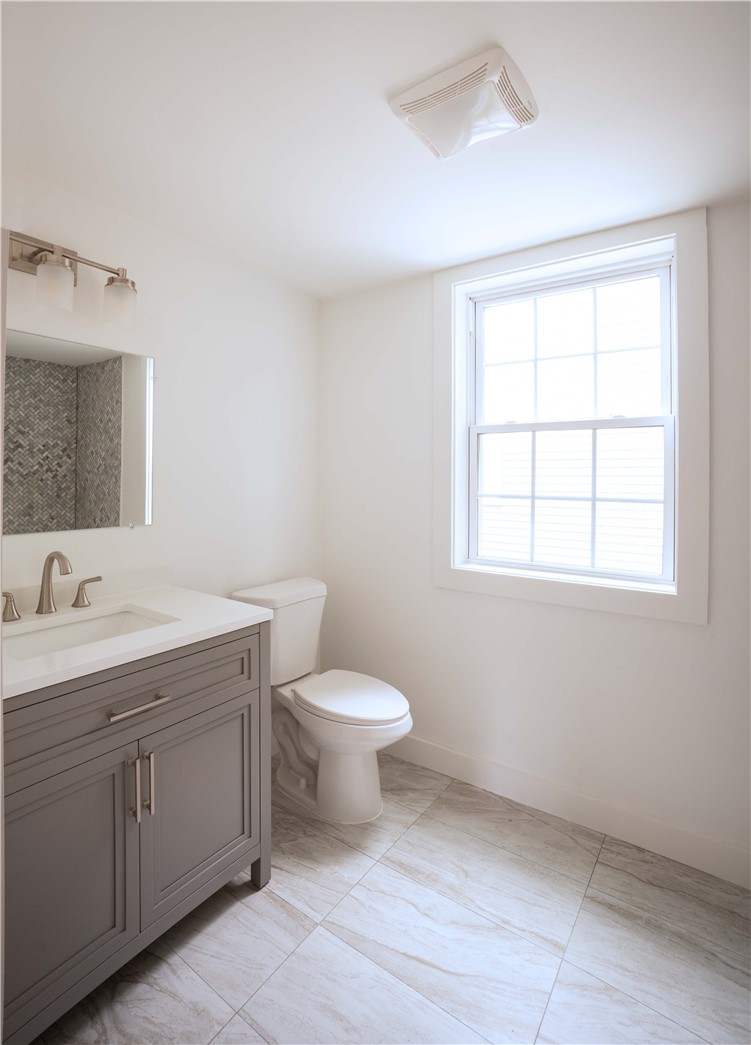 57 Callender Avenue Newport, RI 02840 - Photo 10 of 35