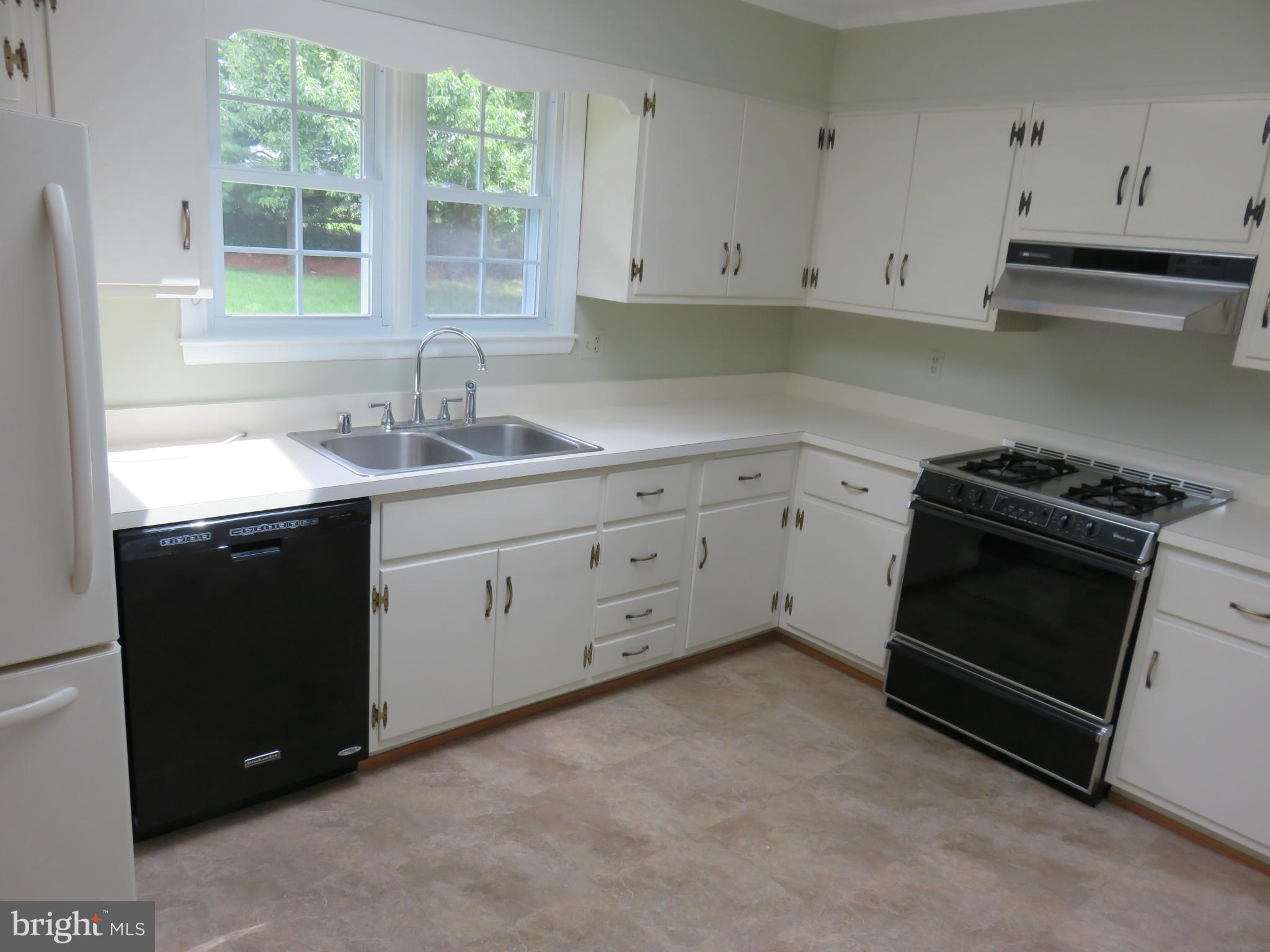 9514 Dawnvale Road Baltimore, MD 21236 - Photo 2 of 26 Kitchen