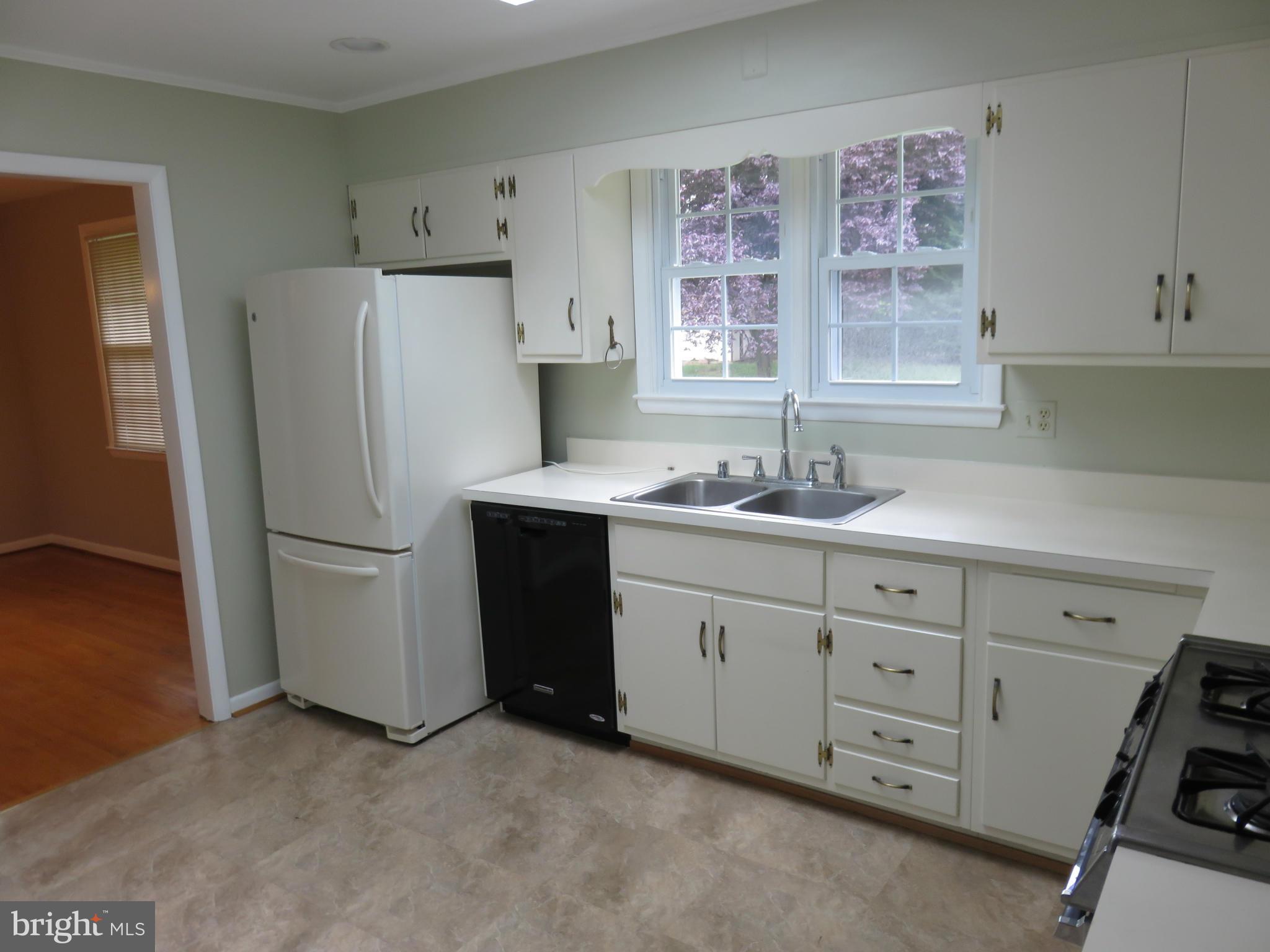 9514 Dawnvale Road Baltimore, MD 21236 - Photo 11 of 26 Kitchen