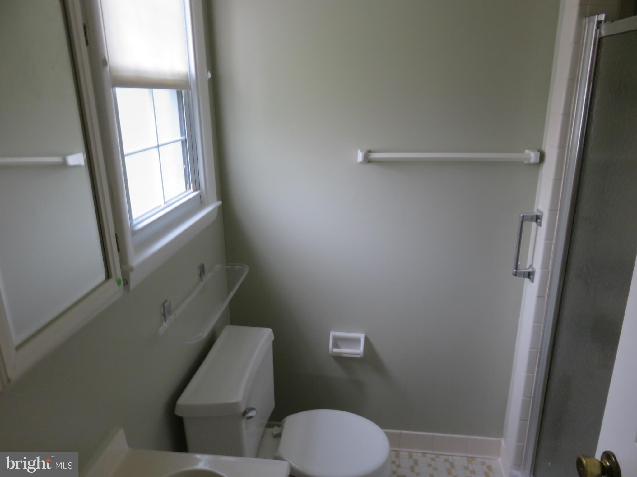 9514 Dawnvale Road Baltimore, MD 21236 - Photo 15 of 26 Bath (Master)