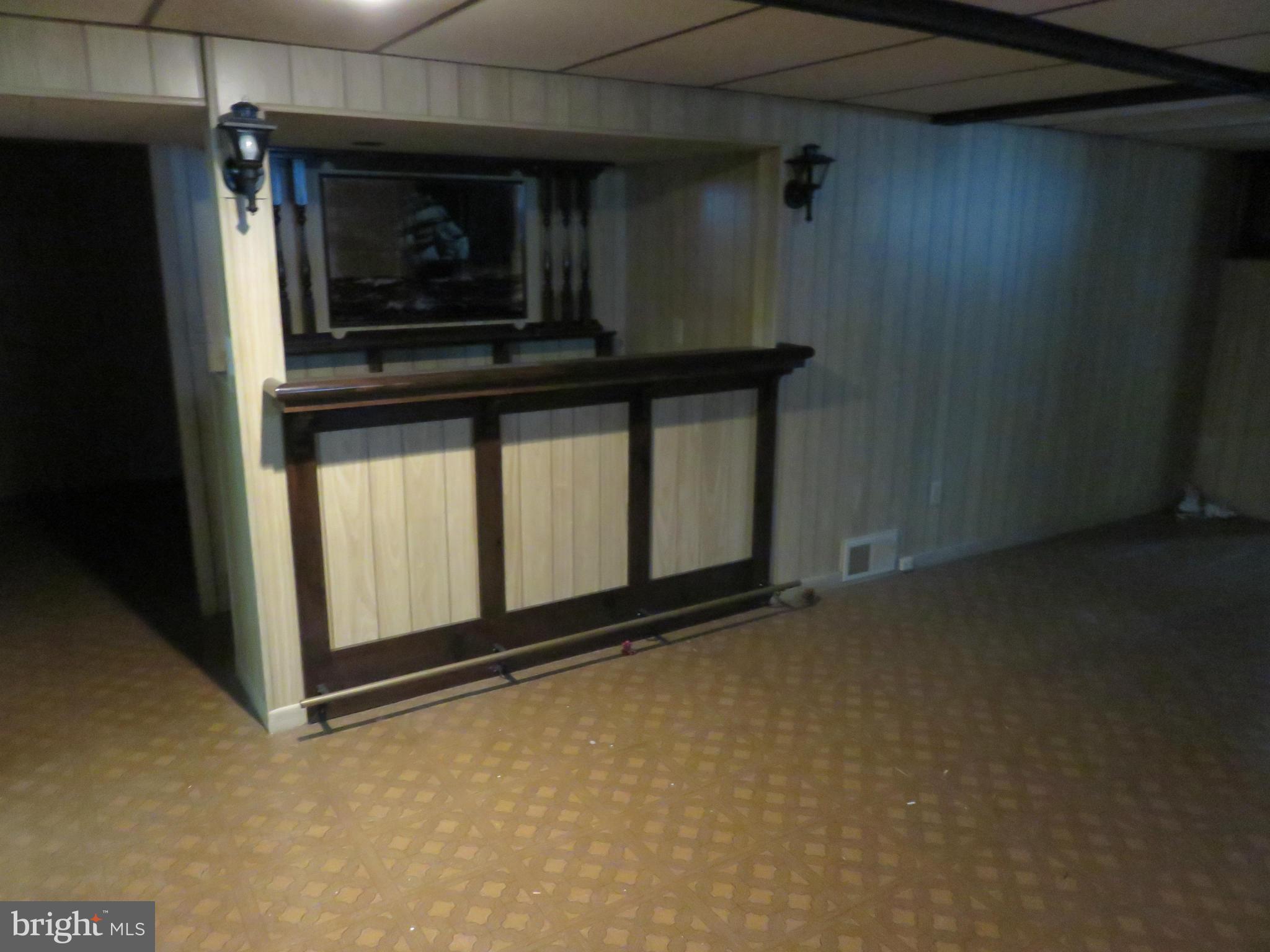 9514 Dawnvale Road Baltimore, MD 21236 - Photo 20 of 26 Built in Bar
