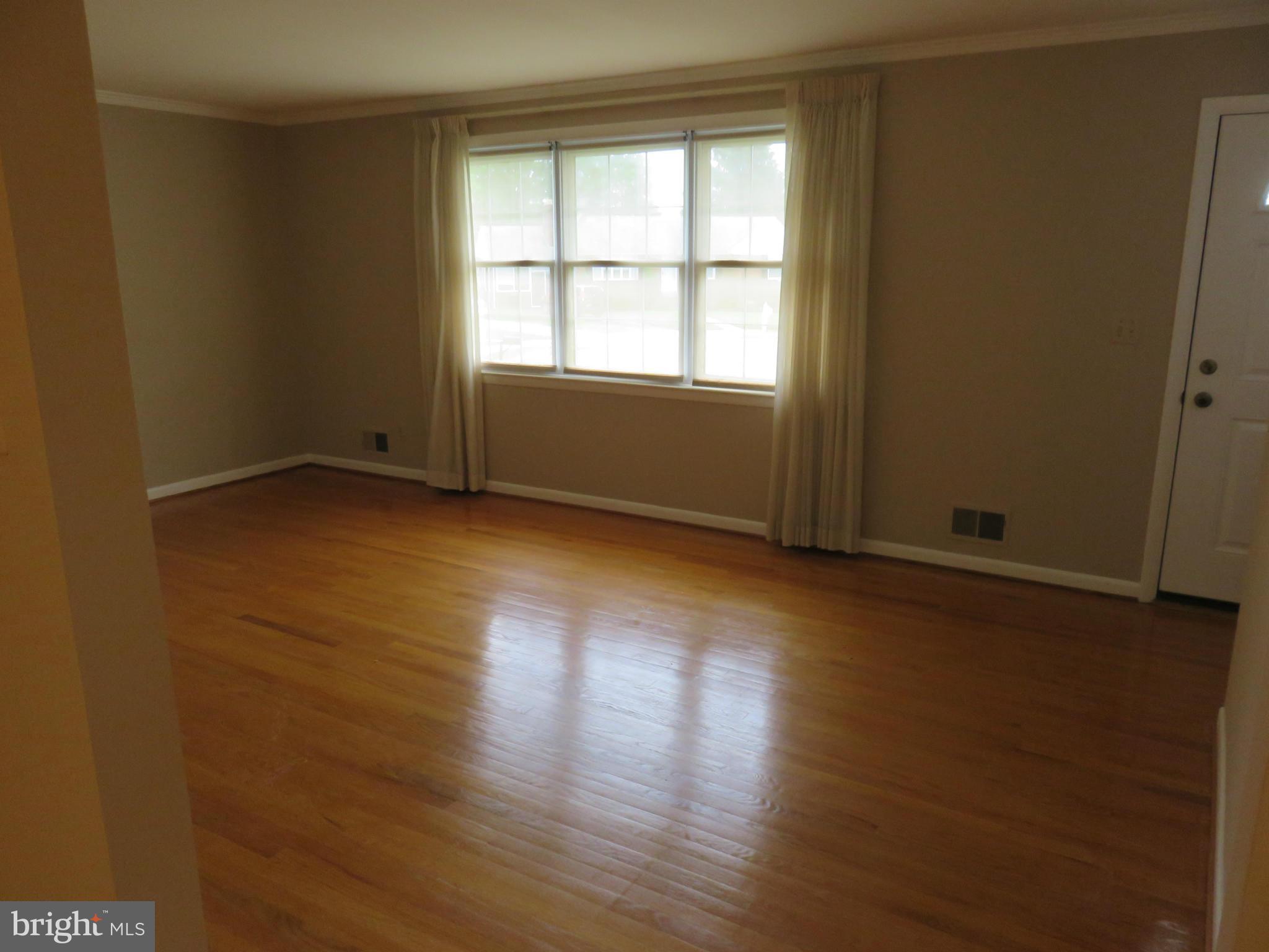 9514 Dawnvale Road Baltimore, MD 21236 - Photo 7 of 26 Dining Room into LR