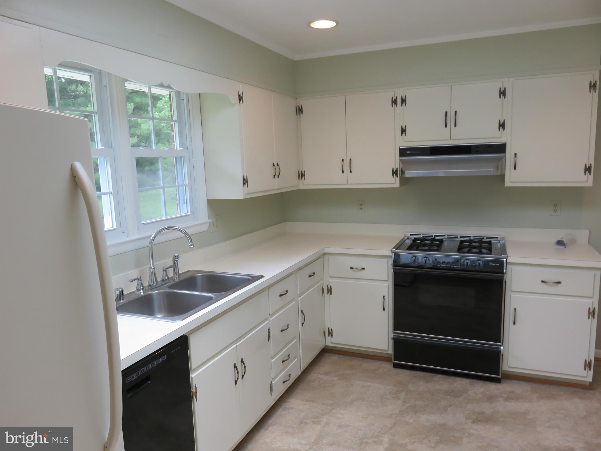 9514 Dawnvale Road Baltimore, MD 21236 - Photo 10 of 26 Kitchen