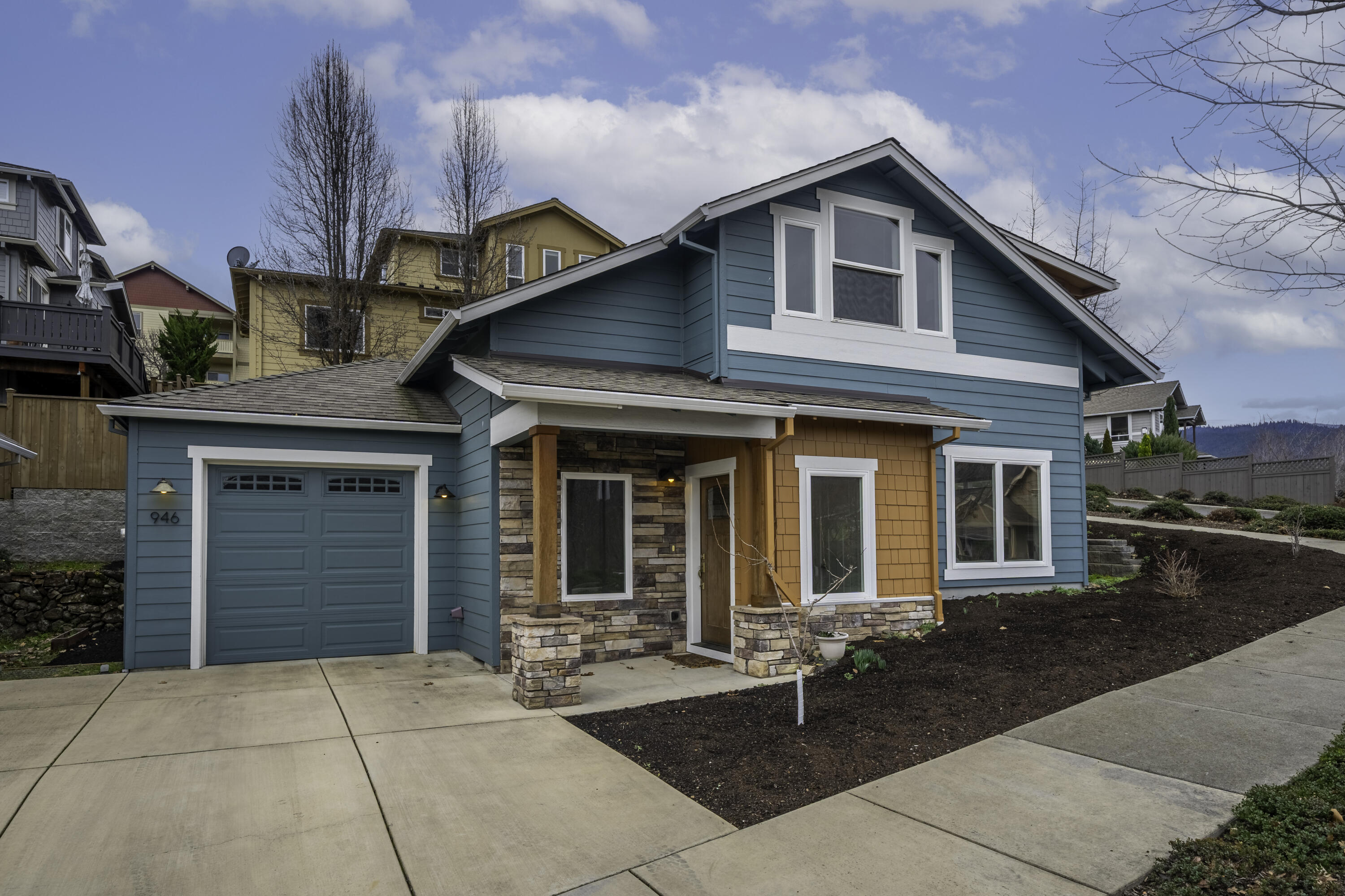 946 Stone Ridge Avenue Ashland, OR 97520 - Photo 2 of 26 DSC06274-HDR-Edit