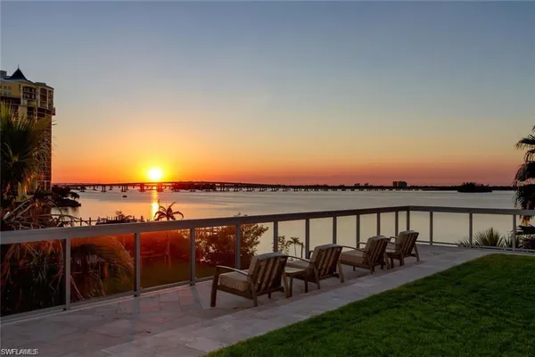 $2,995 | 3000 Oasis Grand Boulevard, Unit 2004, Fort Myers, FL 33916