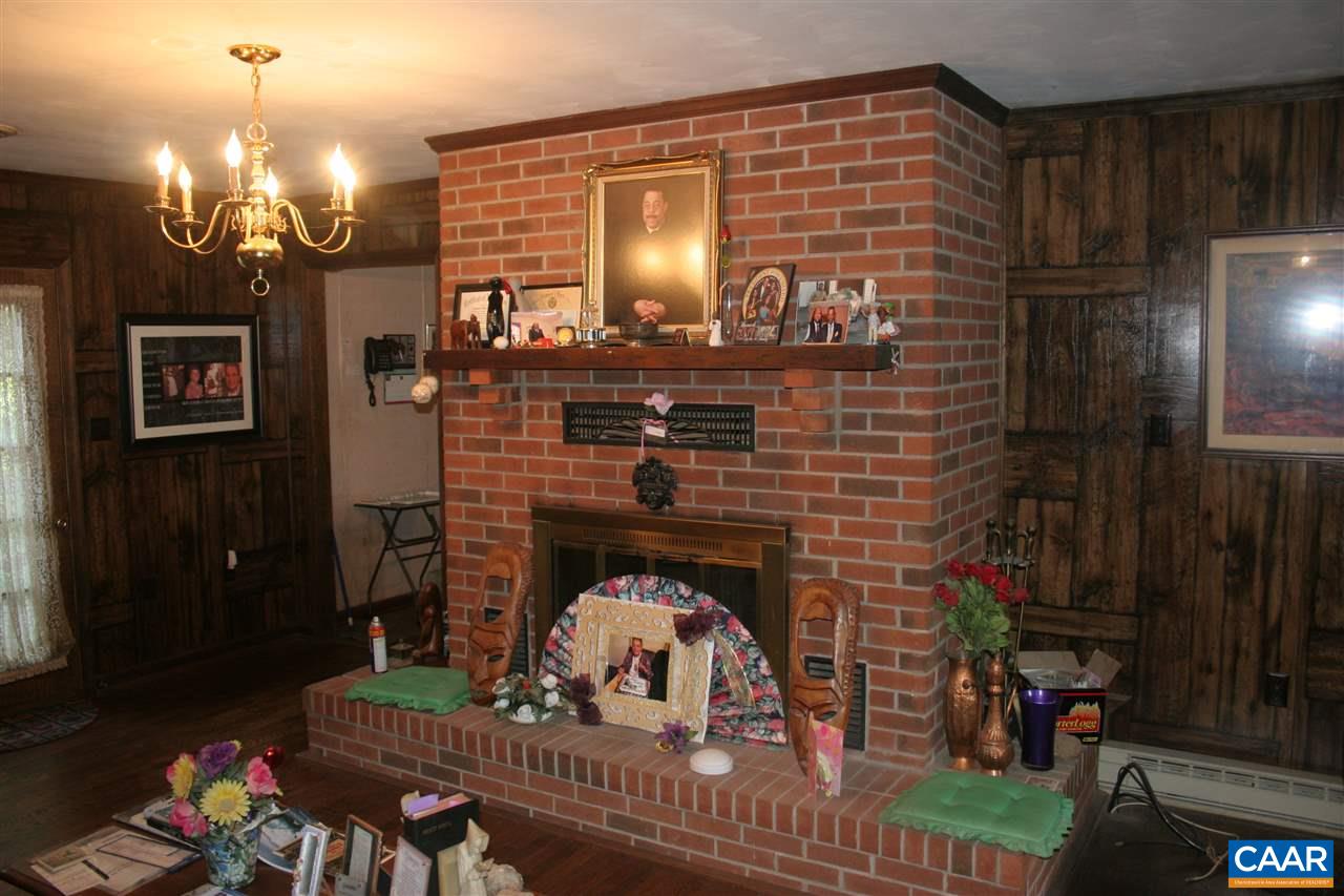 4154 Bell Road Dillwyn, VA 23936 - Photo 4 of 5 a view of a livingroom with furniture