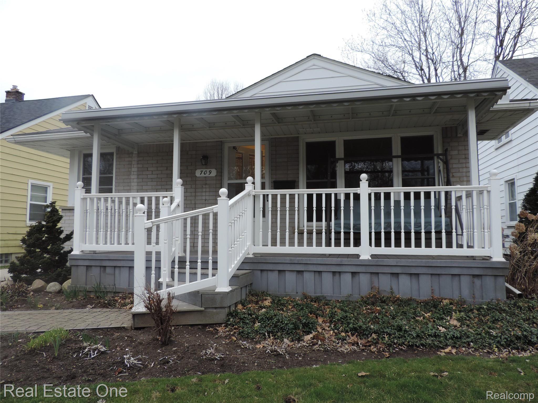 709 Lockwood Road Royal Oak, MI 48067 - Photo 1 of 22 709 Lockwood Road Welcome Home!