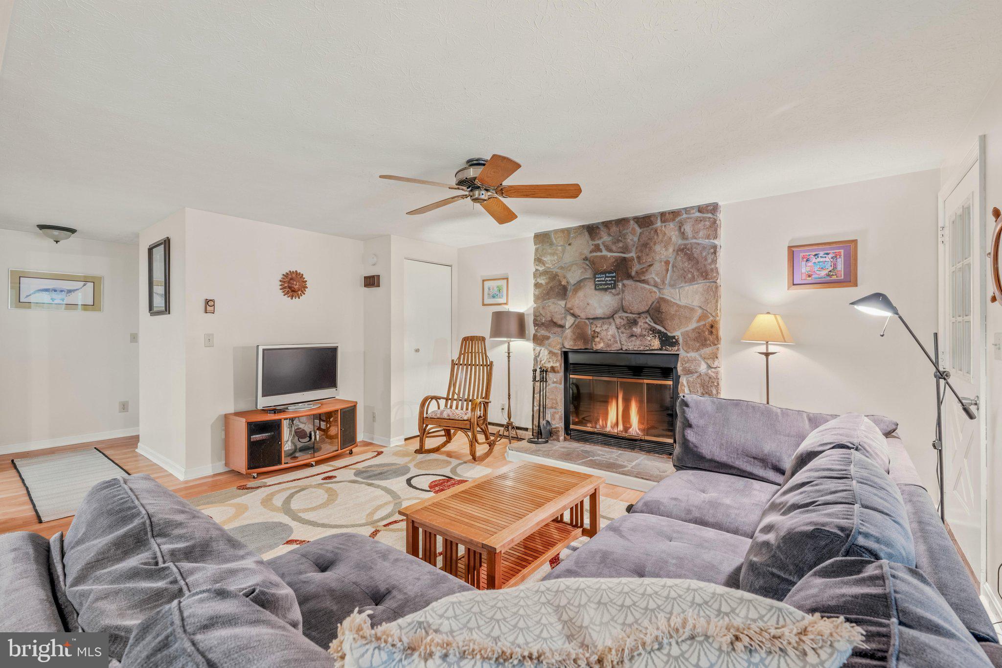 221 Mountainside Road Berkeley Springs, WV 25411 - Photo 14 of 53 Living Room