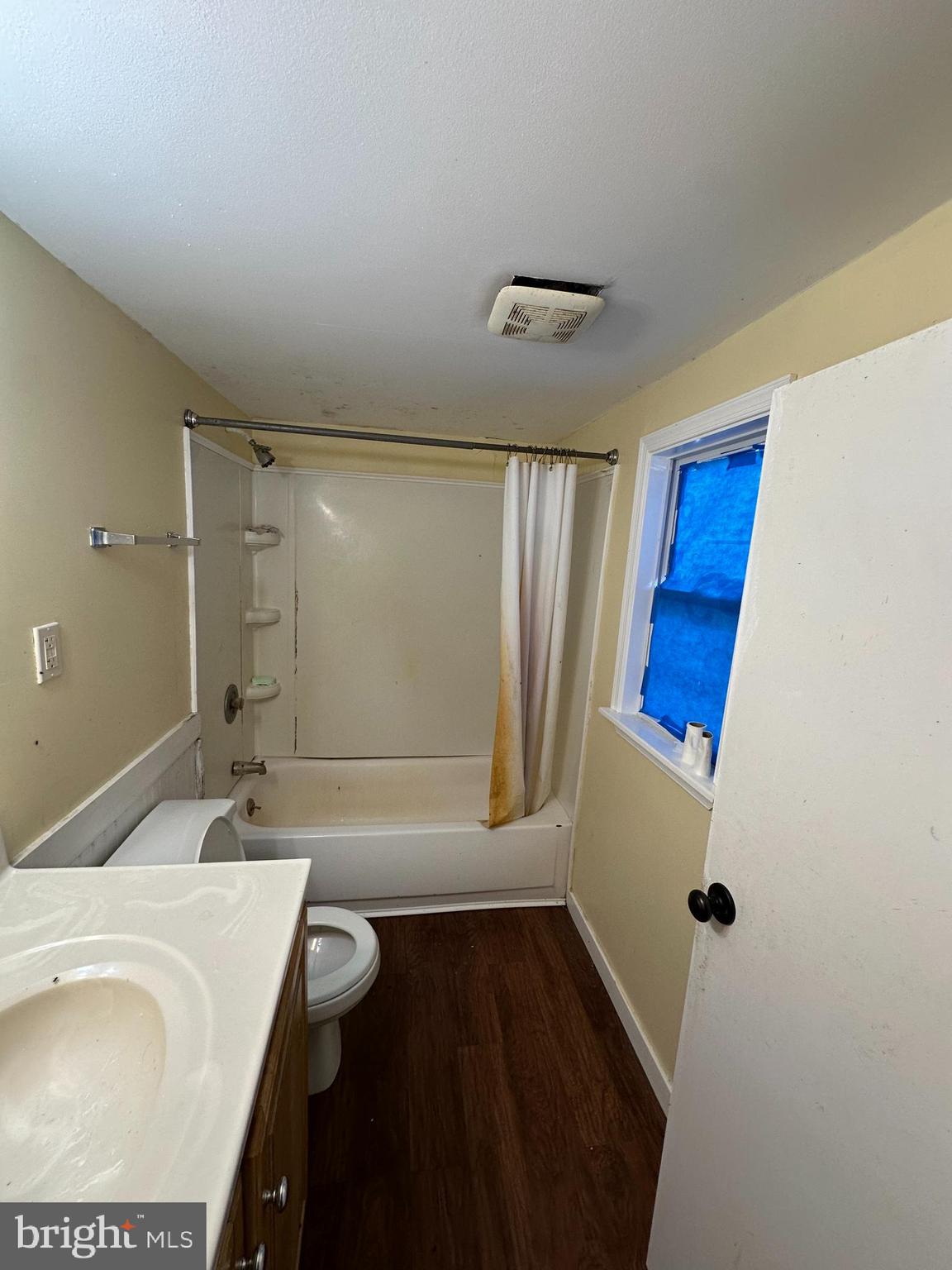 943 Cayots Corner Road Chesapeake City, MD 21915 - Photo 11 of 33 a bathroom with a sink and a bathtub