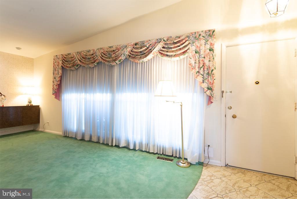 3206 Bonnie Road Baltimore, MD 21208 - Photo 1 of 42 Entry Way/ Living Room