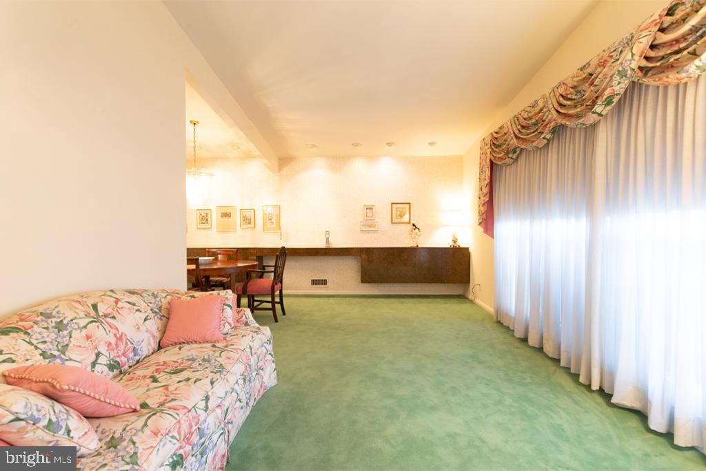 3206 Bonnie Road Baltimore, MD 21208 - Photo 2 of 42 Living Room