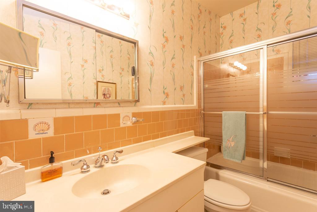3206 Bonnie Road Baltimore, MD 21208 - Photo 24 of 42 Upper Main Bath