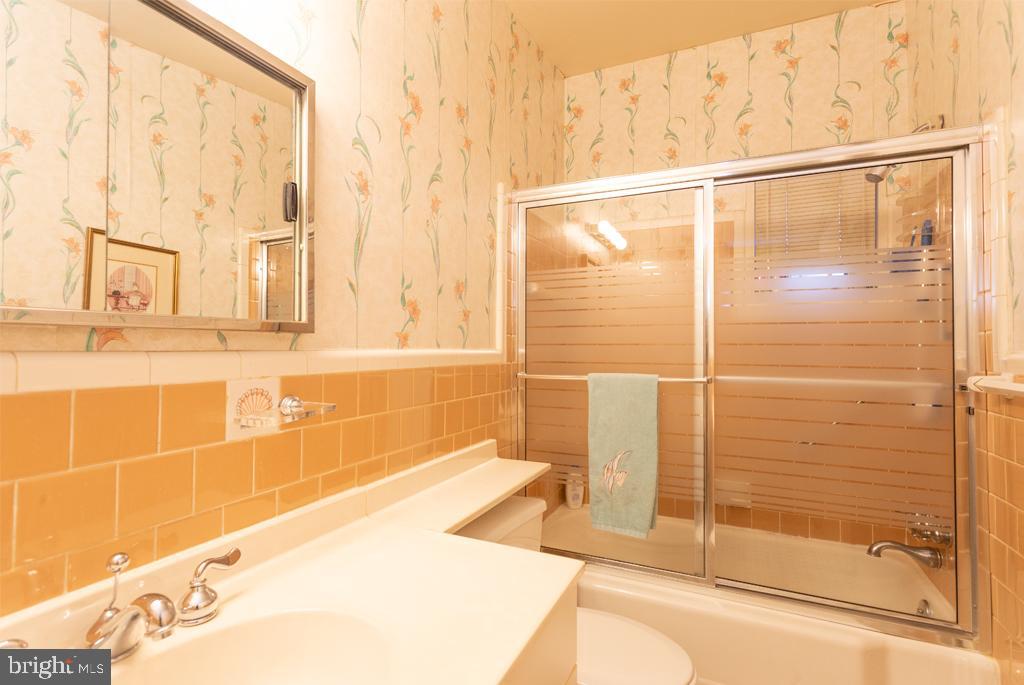3206 Bonnie Road Baltimore, MD 21208 - Photo 25 of 42 Upper Main Bath