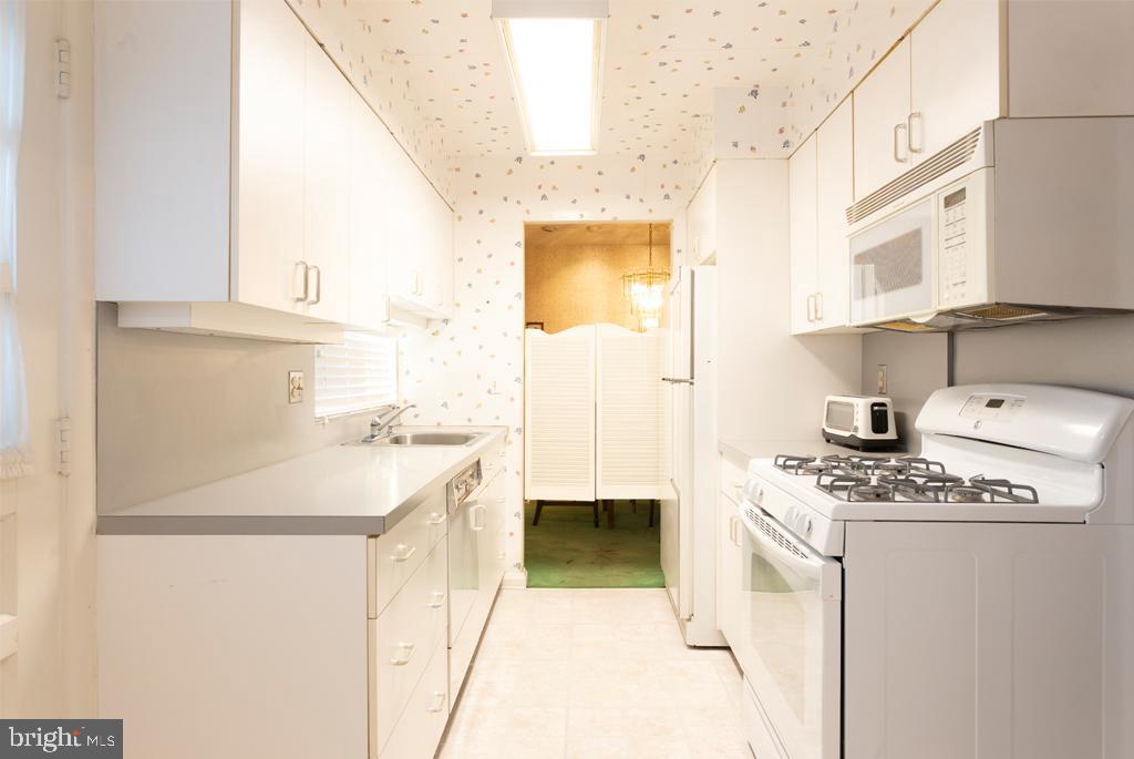 3206 Bonnie Road Baltimore, MD 21208 - Photo 8 of 42 Main Level Kitchen