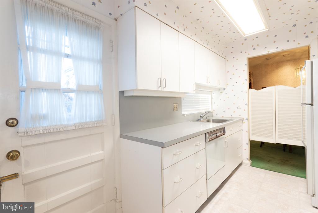 3206 Bonnie Road Baltimore, MD 21208 - Photo 9 of 42 Main Level Kitchen