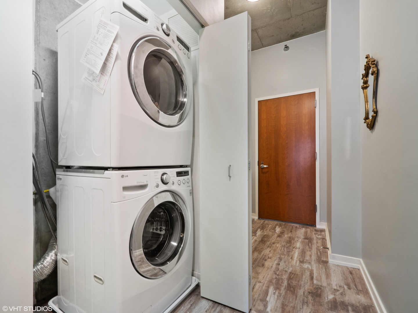 235 West Van Buren Street, Unit 2811 Chicago, IL 60607 - Photo 10 of 10 a utility room with dryer and washer