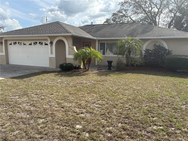 a view of a front of house with a yard