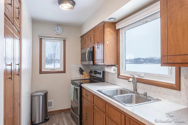 $750,000 | 8610 Dygert Drive Southeast, Alto, MI 49302