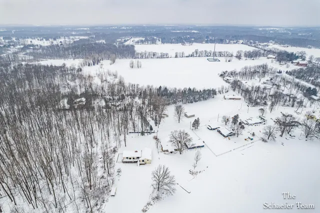 $750,000 | 8610 Dygert Drive Southeast, Alto, MI 49302