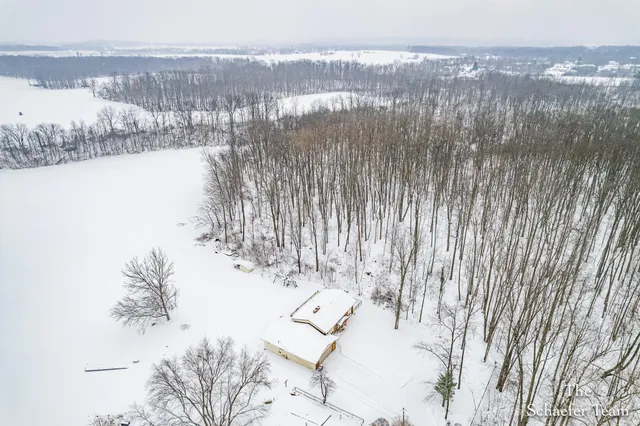 $750,000 | 8610 Dygert Drive Southeast, Alto, MI 49302