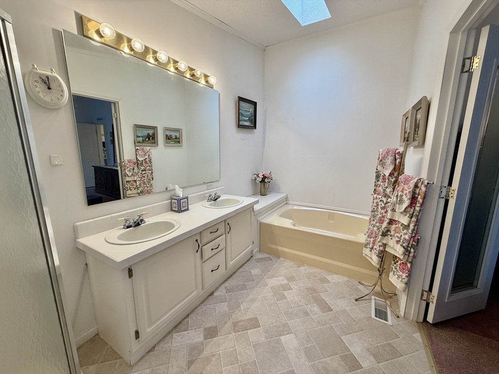 11 Gala Way Chicopee, MA 01020 - Photo 14 of 30