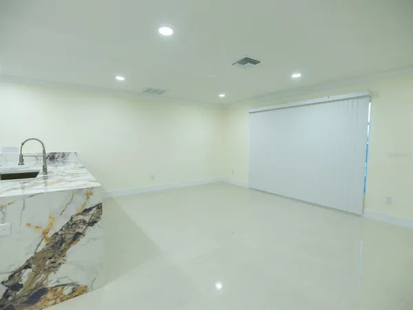 $2,400 | 1711 Ironwood Court East, Oldsmar, FL 34677