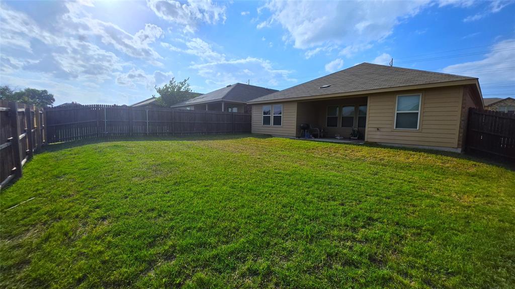 409 Samuel Street Denton, TX 76207 - Photo 39 of 40 a backyard of a house with lots of green space