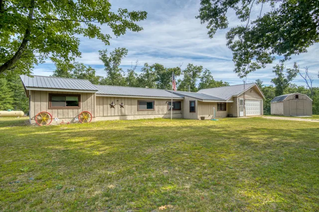 $229,900 | 8298 West Hollyhock Avenue, Baldwin, MI 49304