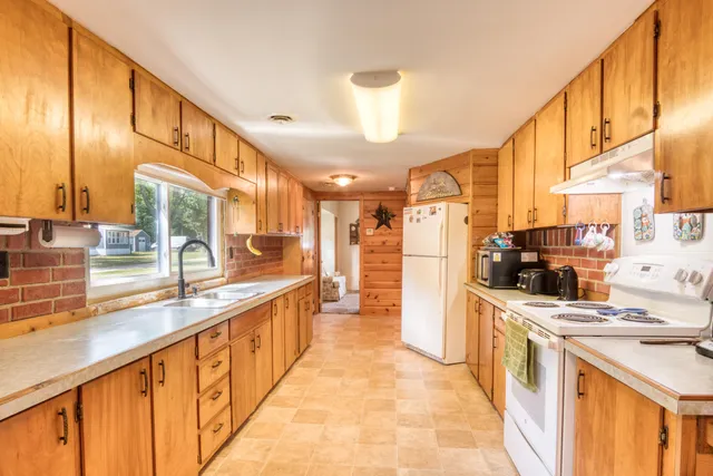 $229,900 | 8298 West Hollyhock Avenue, Baldwin, MI 49304