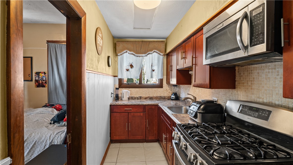 27 Shafter Street Providence, RI 02909 - Photo 13 of 39