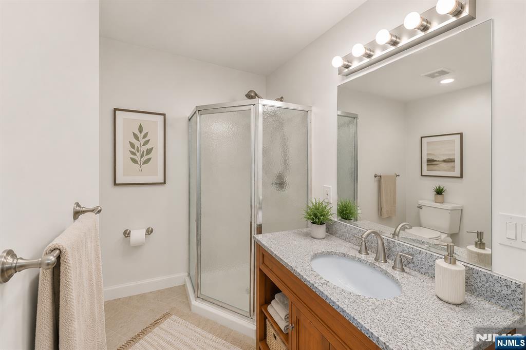 35 Shore Road Edgewater, NJ 07020 - Photo 34 of 49
