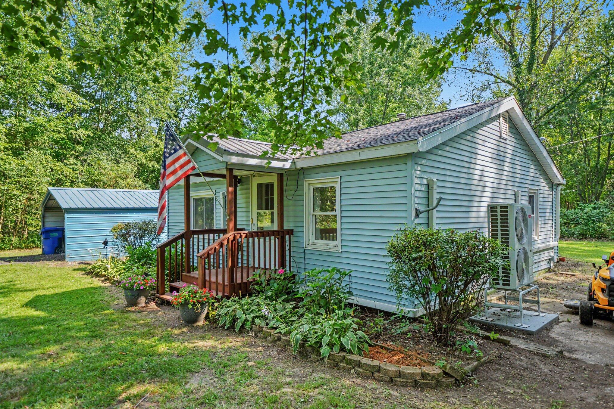 4650 Carmody Road Benton Harbor, MI 49022 - Photo 3 of 18 003_file_6352