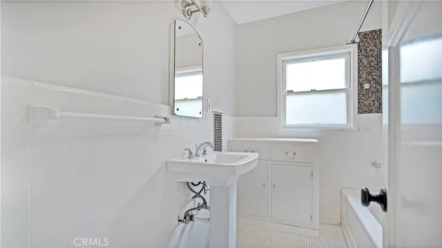 $5,000 | 2118 Greenleaf Street, Santa Ana, CA 92706